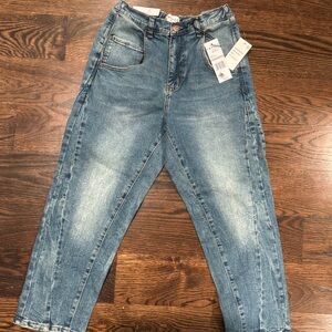 Frayed Crop Barrel Jeans in Blue SZ 27